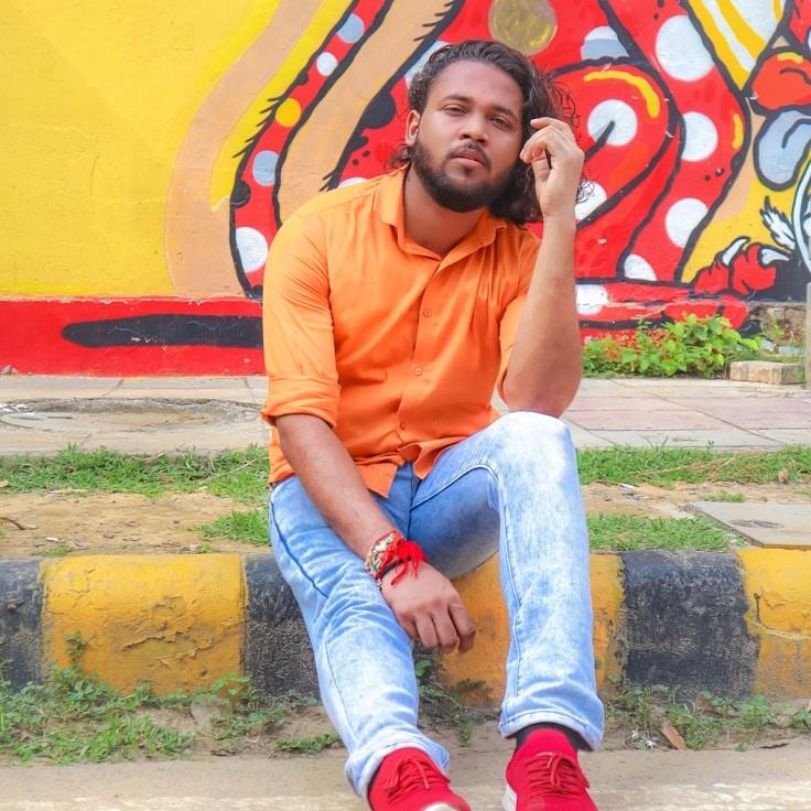 Omar Khan, Client Relations Director, discussing corporate gifting strategy with business clients